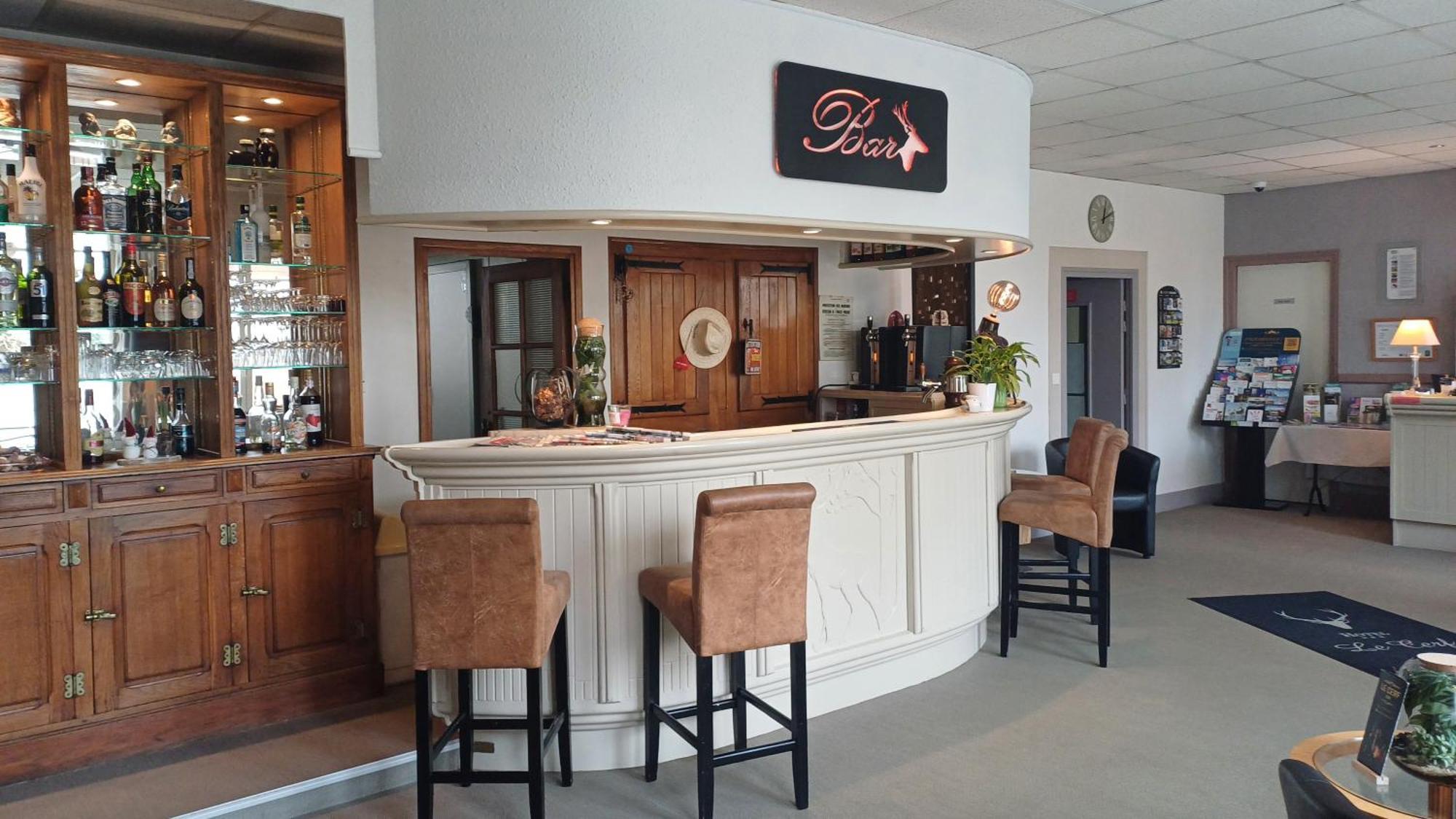 Logis Hotel Le Cerf Briare Ngoại thất bức ảnh