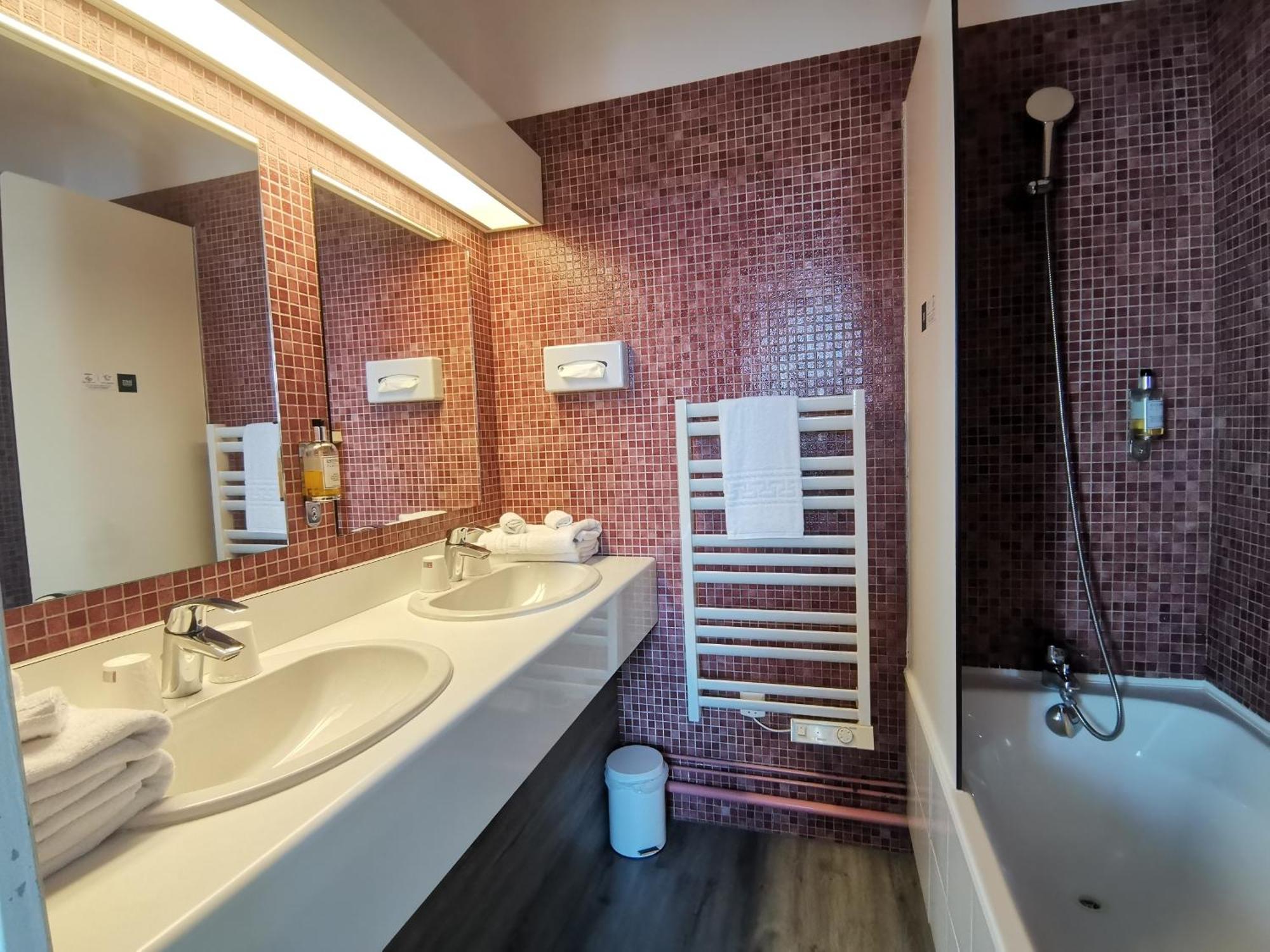 Logis Hotel Le Cerf Briare Ngoại thất bức ảnh